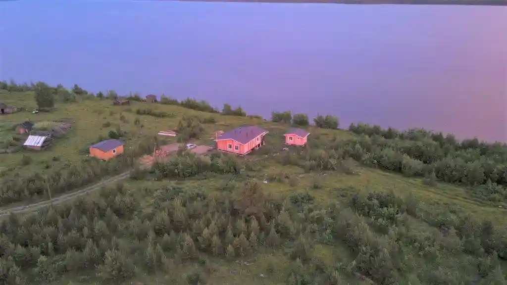 Дом для отпуска на берегу озера Маслозеро в Паданах