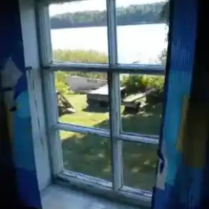 Трехместный номер с видом на озеро Сеновал